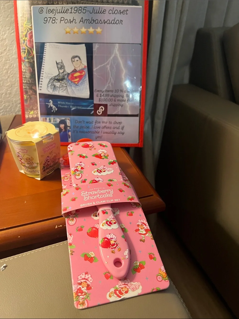 #2582* Pink Brush & Claw Clip Set & The World Of Strawberry Shortcake Candle